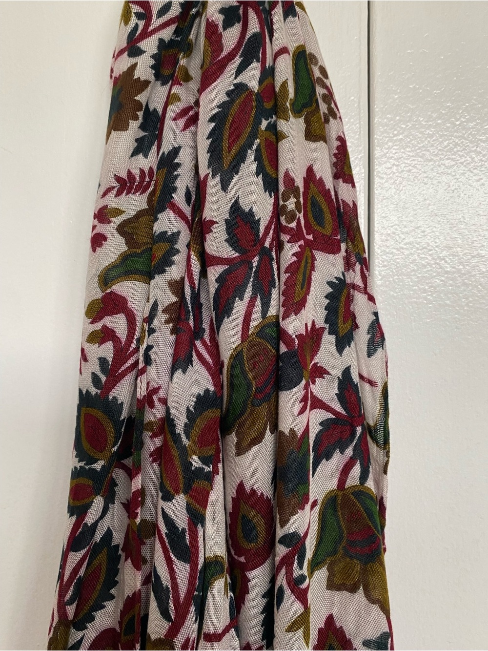 Massimo Dutti Floral Print Burgundy and Cream Scarf - Picture 6 of 8